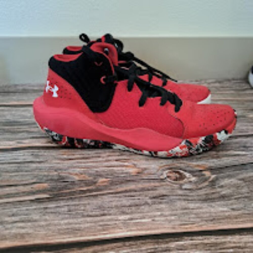 Under Armour Youth Basketball Shoes Sneakers size 5.5Y Red and black
